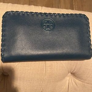 Tory Burch wallet! Perfect condition!